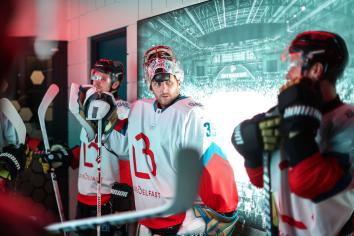 Andrew Dickson back with the Belfast Giants