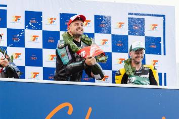 Michael Dunlop wins Lightweight Classic TT