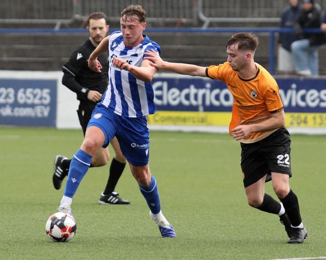 Glens recover to defeat 10 man Coleraine at the Oval